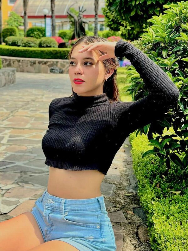 GoldenBride Latin image 1