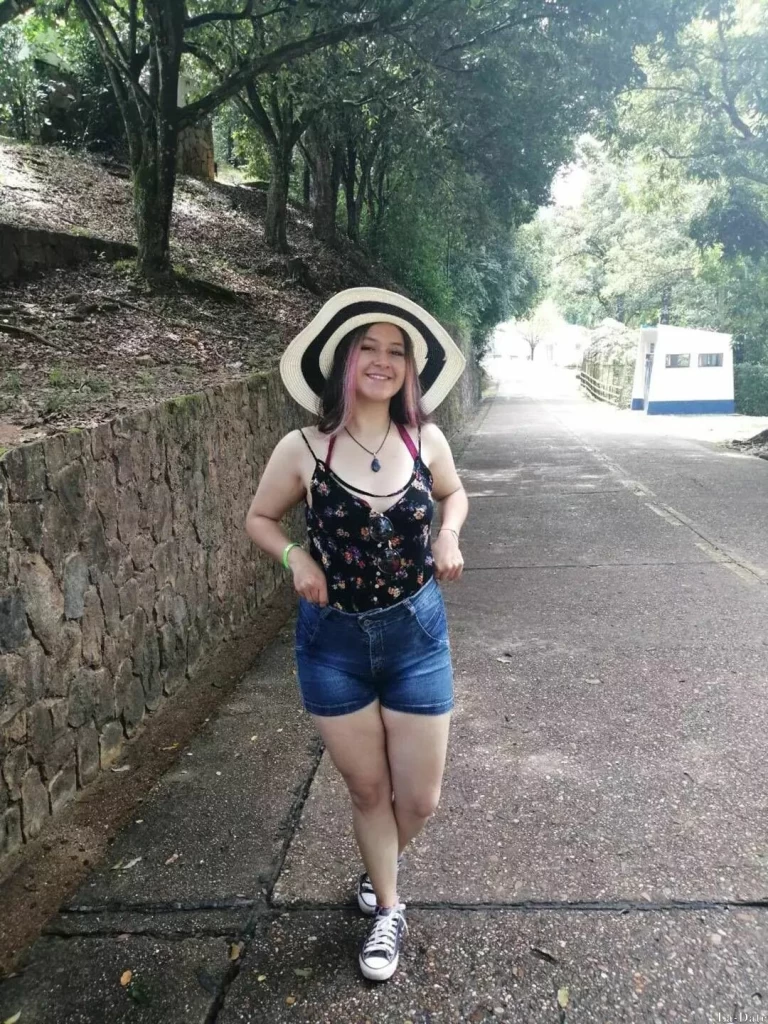 Laura Profile image 6