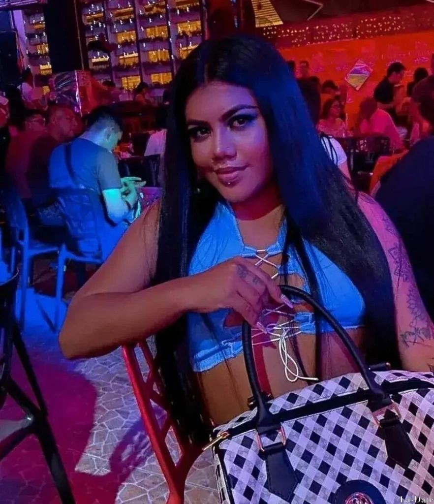 Carolina Profile image 1