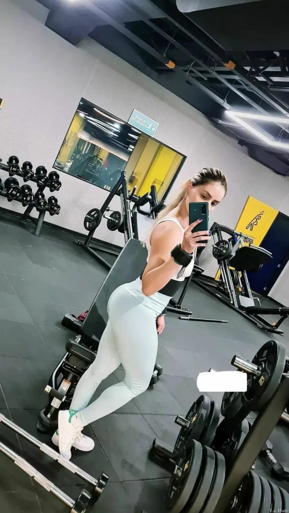 Alejandra Profile image 4