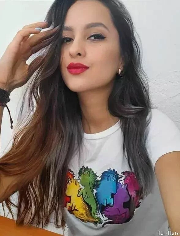 Yadira Profile image 2