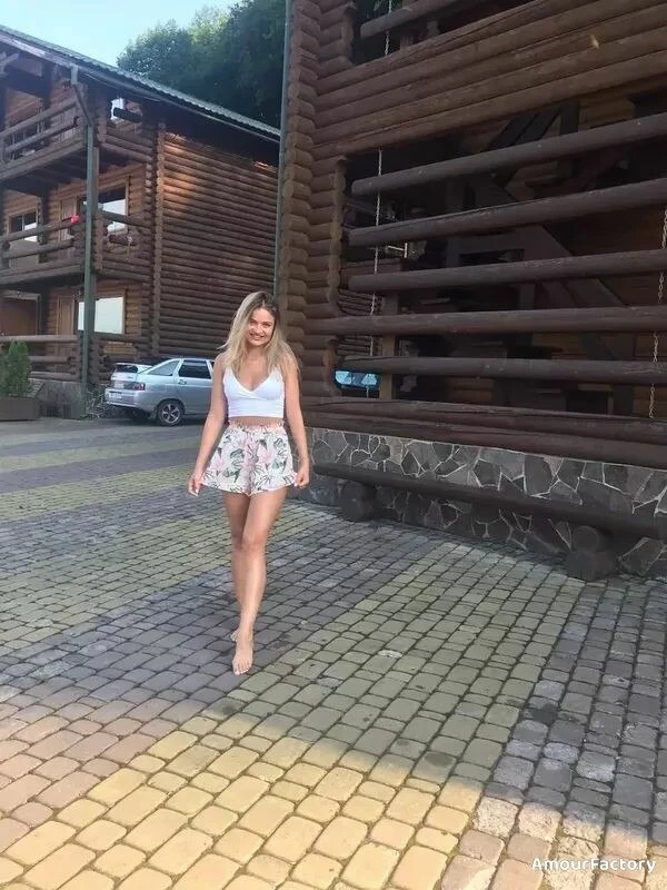 Oksana Profile image 1