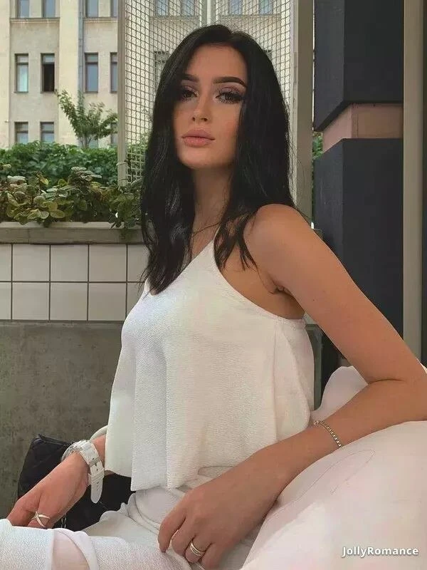 Elena Profile image 2