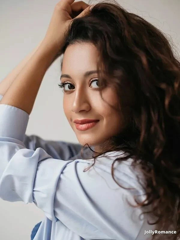 Alia Profile image 2