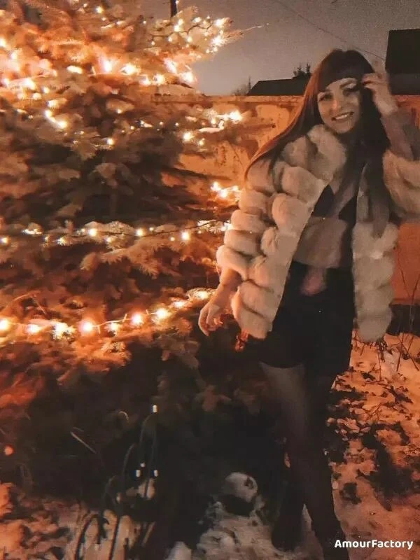 Veronica Profile image 3