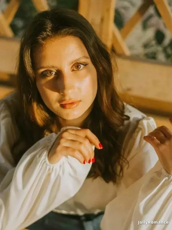 Anna Profile image 2