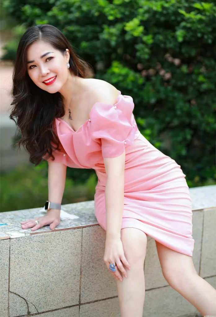 LETHLNGOC Profile image 1