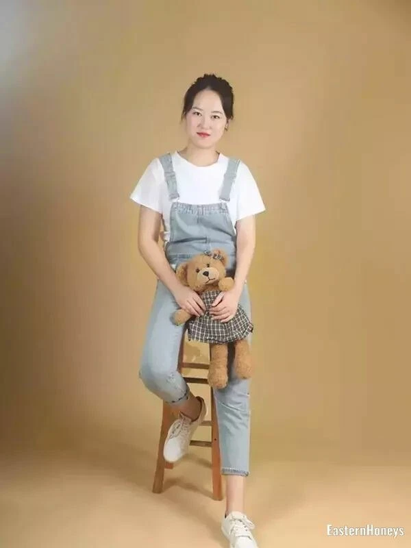 Li Li Profile image 2