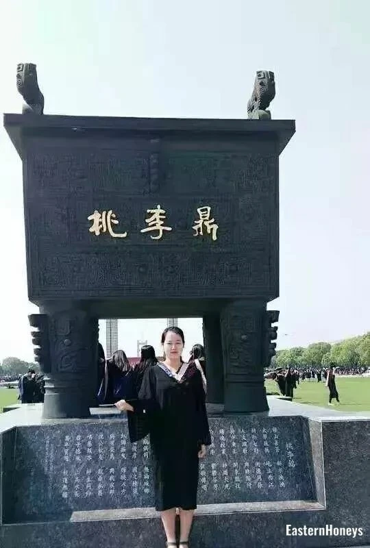 Li Li Profile image 3