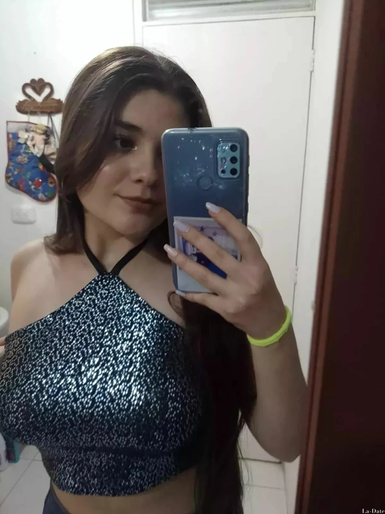 Alejandra Profile image 2