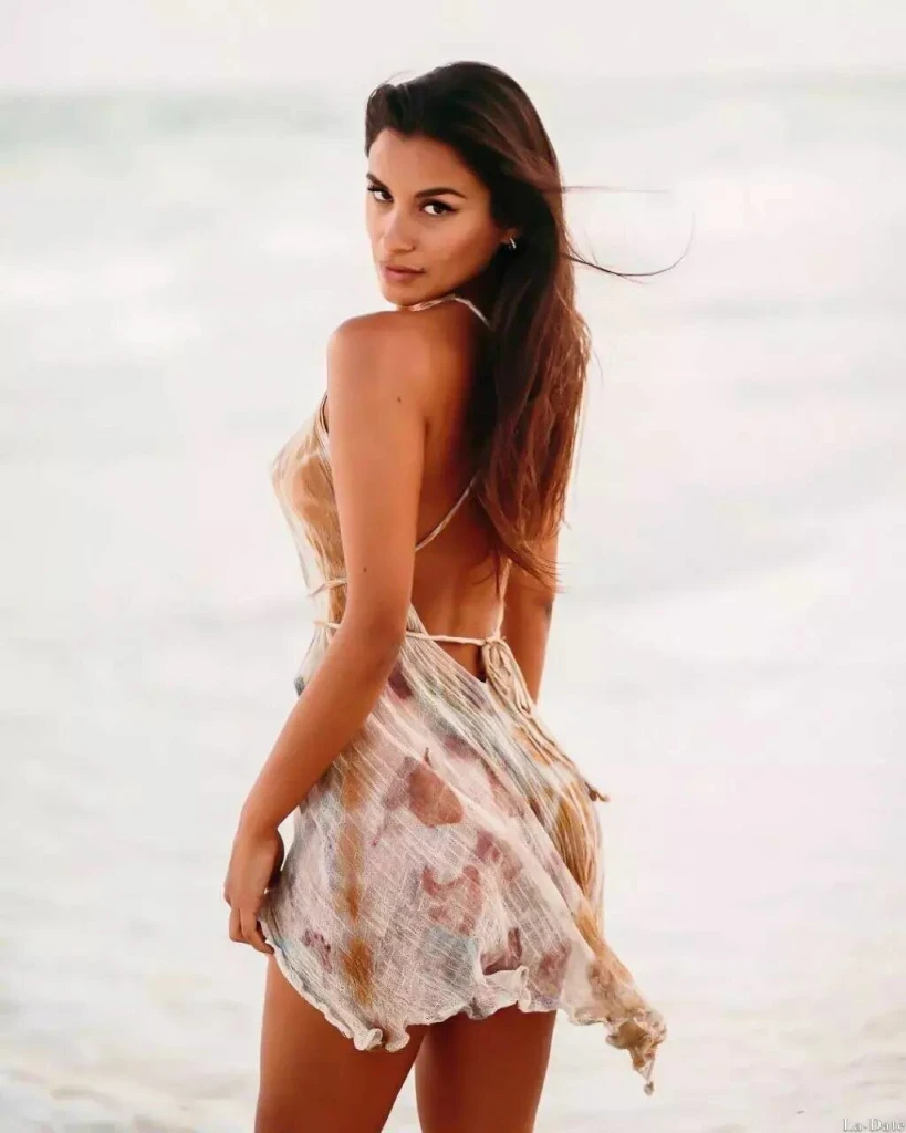 Elena Profile image 1