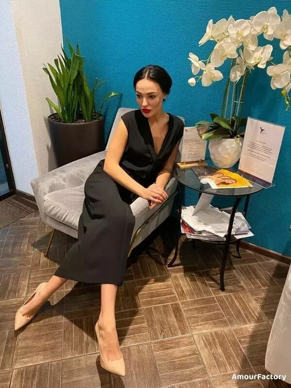 Elena Profile image 3