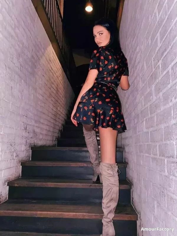 Elena Profile image 4