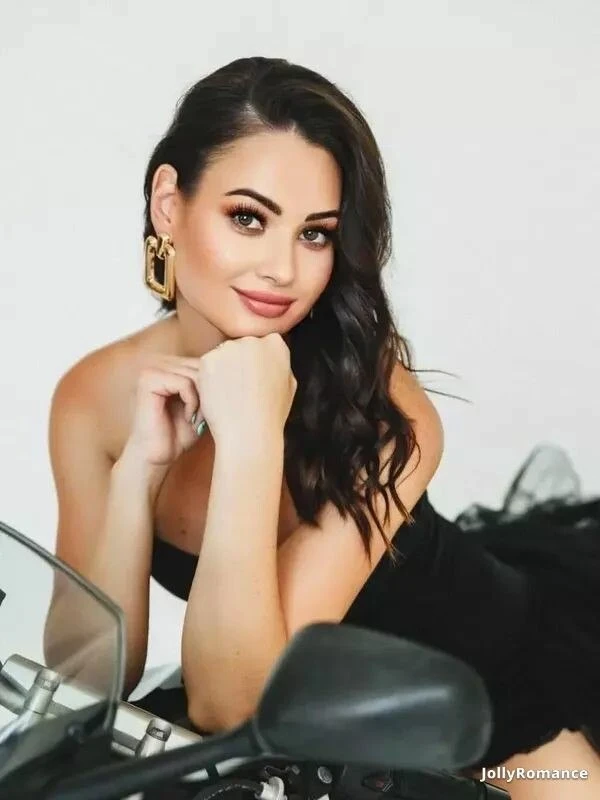 Kamila Profile image 2