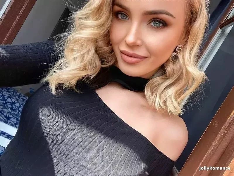 Elena Profile image 3